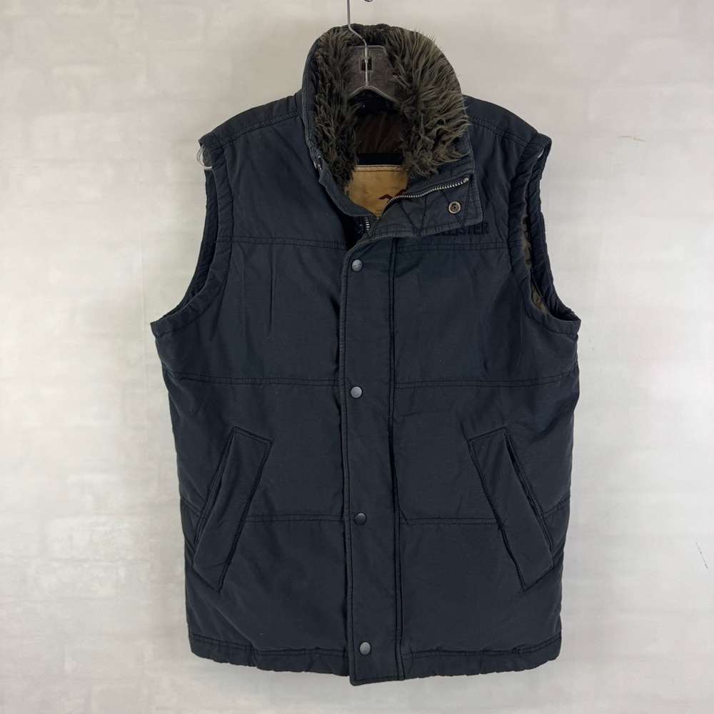 Hollister Men’s Quilted Puffer Vest Faux Fur Collar Navy Blue Size M
Y2K Vintage